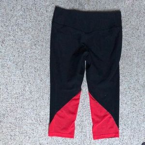 Dark Gray/ bright red Nike Cropped running pants